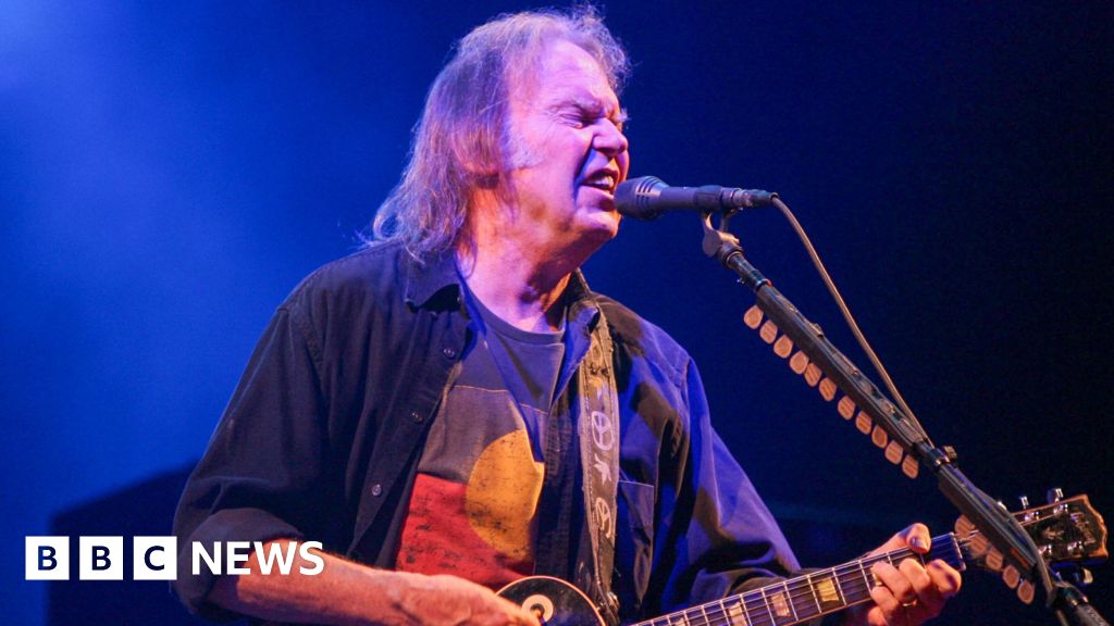 Neil Young shuns Glastonbury over BBC ‘corporate control’ Neil Young shuns Glastonbury over BBC ‘corporate control’