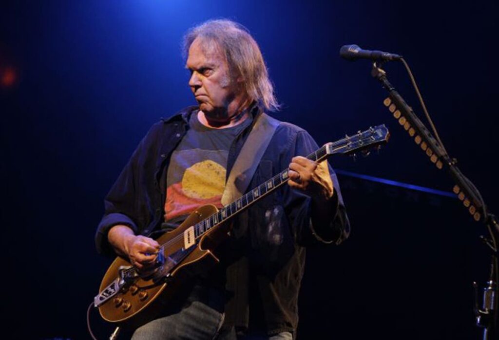 Neil Young pulls out of Glastonbury over accusations festival is under ‘corporate control’ of BBC Neil Young pulls out of Glastonbury over accusations festival is under ‘corporate control’ of BBC