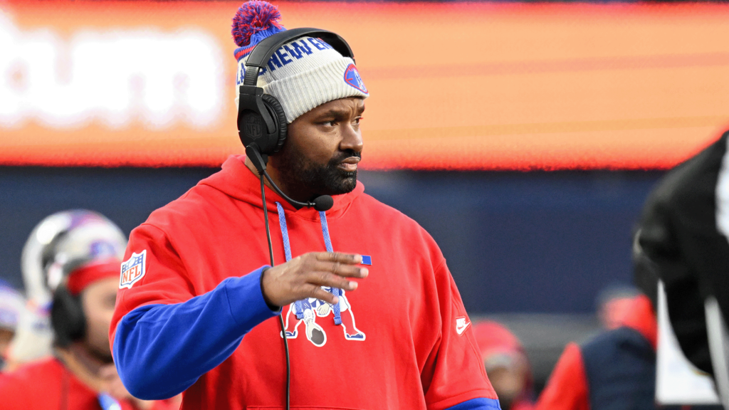 Staffer Paints Jerod Mayo’s Approach In Poor Light Staffer Paints Jerod Mayo’s Approach In Poor Light