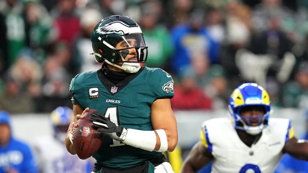 Eagles lead Rams 13-10 at halftime of divisional round Eagles lead Rams 13-10 at halftime of divisional round