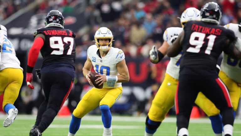 Chargers have early 6-0 lead after early takeaway