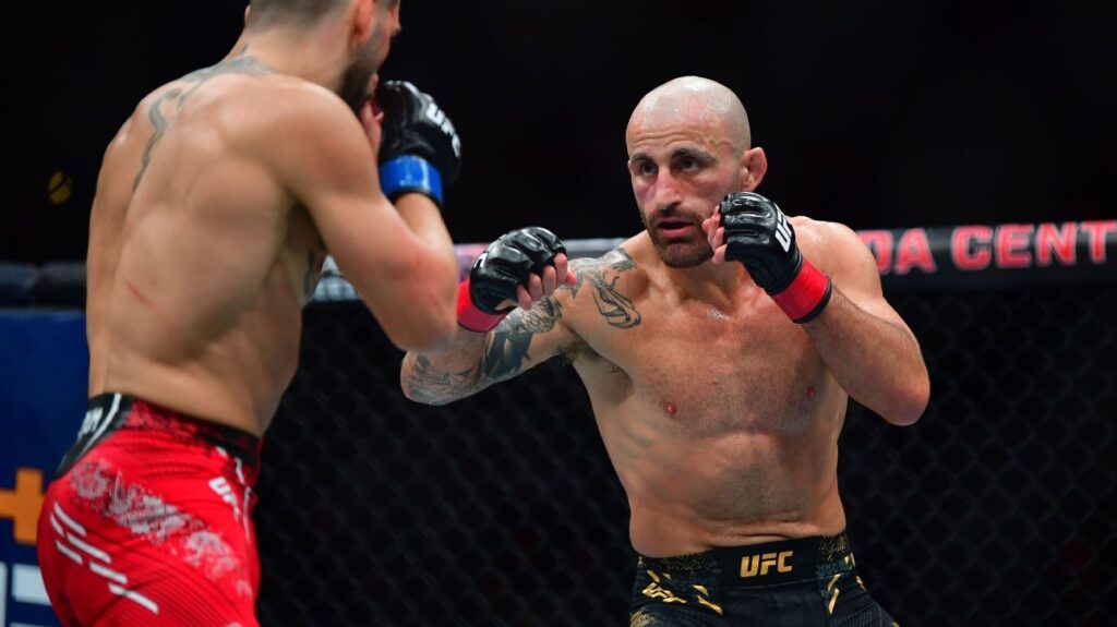 Volkanovski to fight Lopes for UFC title vacated by Topuria