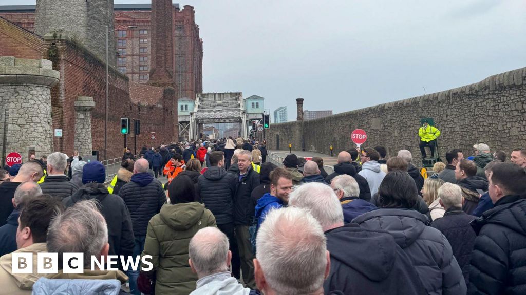 Everton fans raise concerns over historical bridge match day footfall Everton fans raise concerns over historical bridge match day footfall