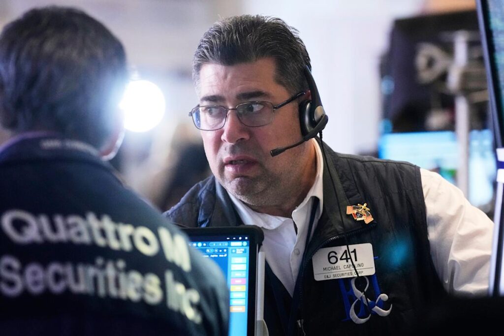 Dow, S&P 500, Nasdaq trim gains after tech’s tariff reprieve bounce fizzles Dow, S&P 500, Nasdaq trim gains after tech’s tariff reprieve bounce fizzles
