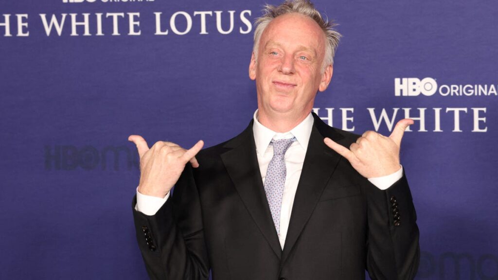 ‘White Lotus’ Mike White slams show composer Cristóbal Tapia de Veer ‘White Lotus’ Mike White slams show composer Cristóbal Tapia de Veer