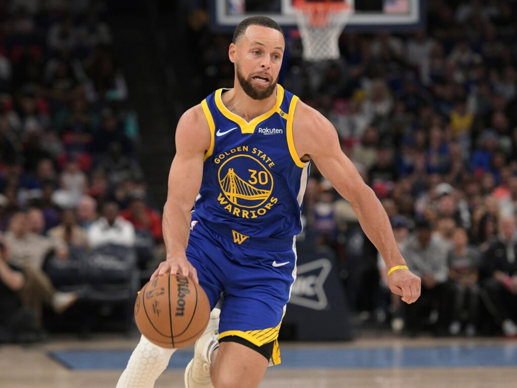 Stephen Curry scores 52 as Warriors win against Grizzlies | Basketball News Stephen Curry scores 52 as Warriors win against Grizzlies | Basketball News