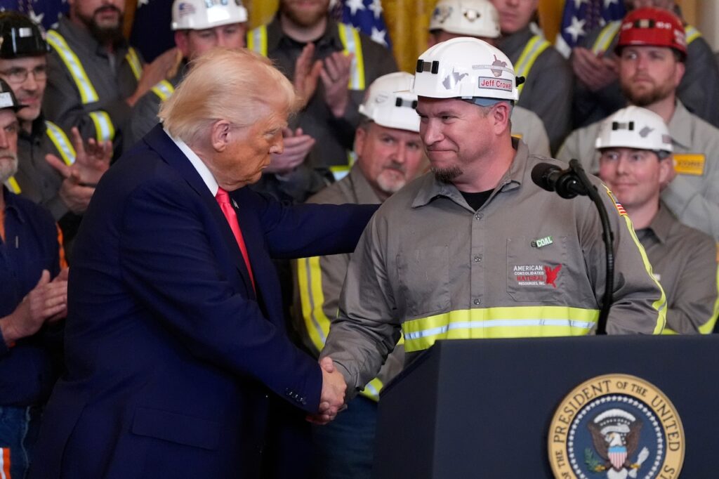 Trump signs executive orders to revive coal industry as its power declines in Ohio Trump signs executive orders to revive coal industry as its power declines in Ohio