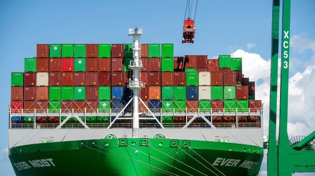 Morning Report — Trump digs in on tariffs