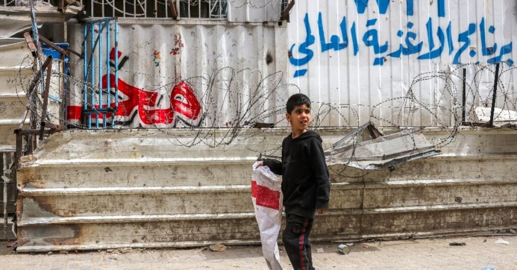 Hunger returns to Gaza as Israeli blockade forces bakeries shut Hunger returns to Gaza as Israeli blockade forces bakeries shut