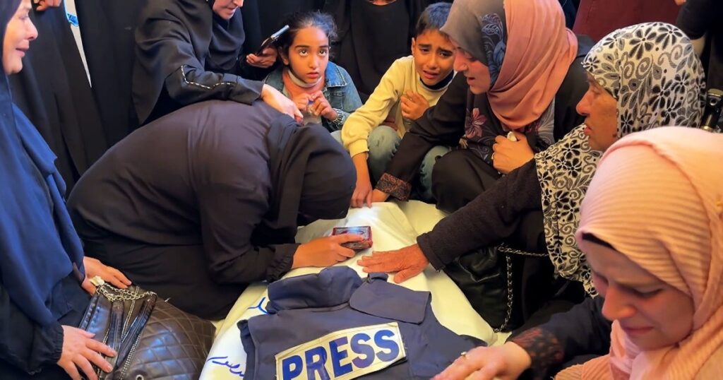 Family cries over body of Ahmed Mansour, journalist burned alive in Gaza Family cries over body of Ahmed Mansour, journalist burned alive in Gaza