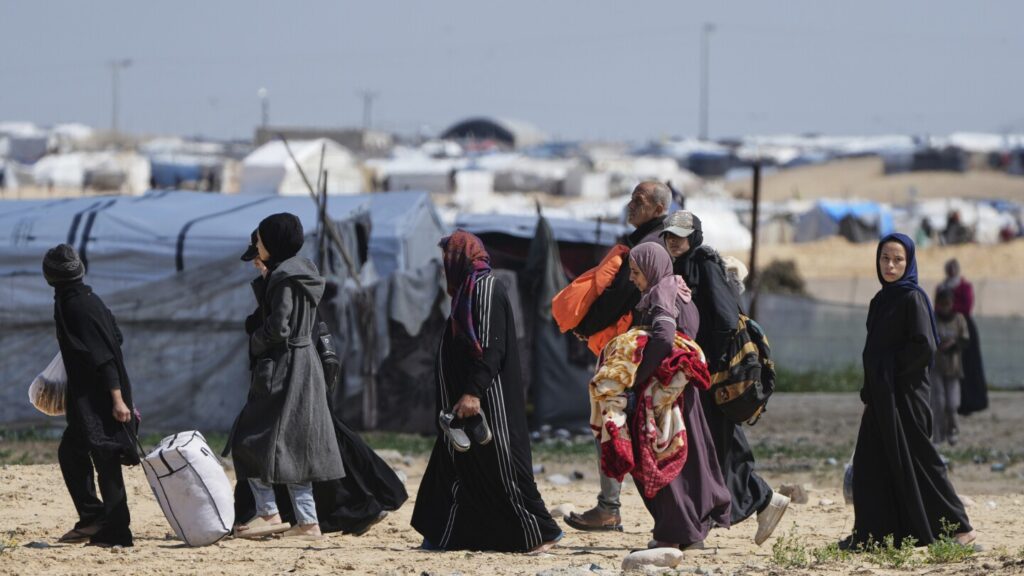 As Israel advances in Gaza, many exhausted families flee again. Some can’t bear it As Israel advances in Gaza, many exhausted families flee again. Some can’t bear it